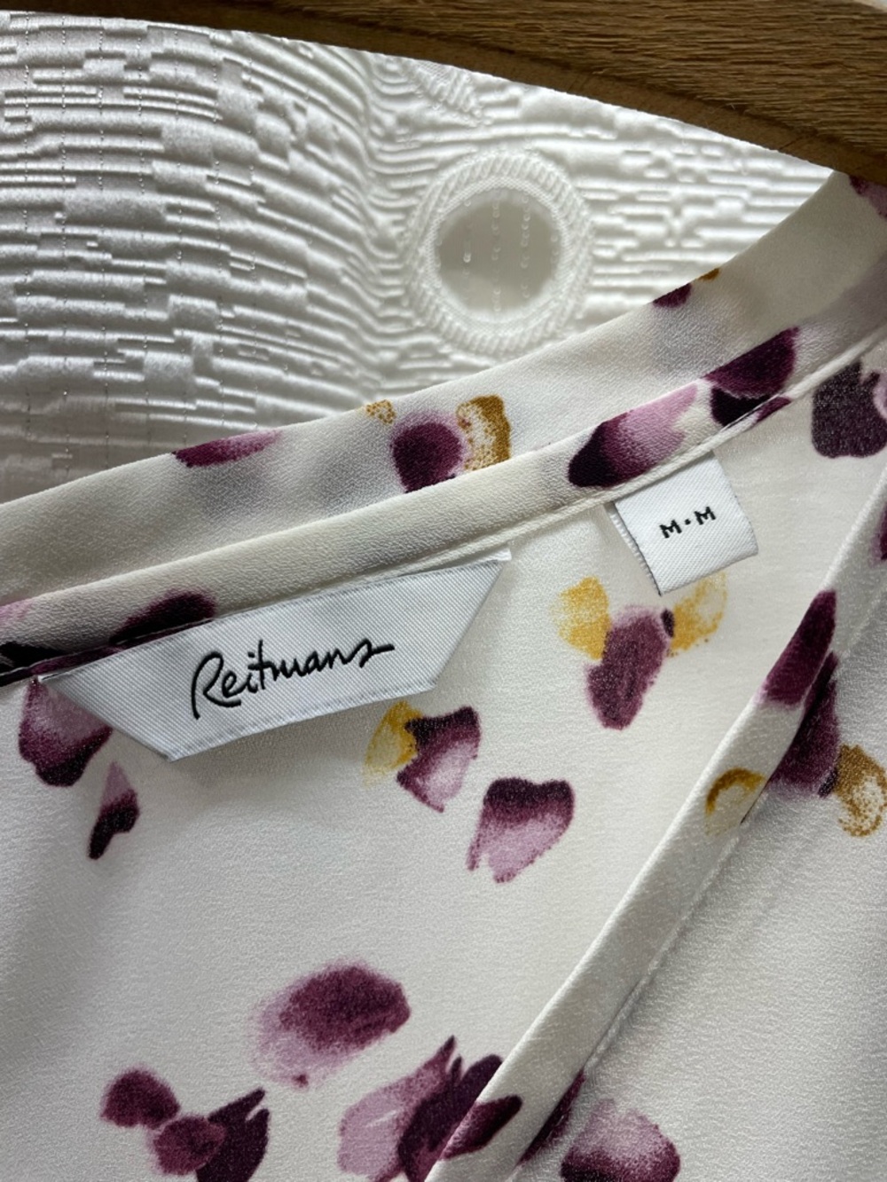 Reitmans Blouse Women Medium White Purple Petal Print V-Neck Cap Sleeve - Picture 2 of 7